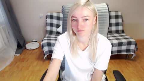 Snapshot of puma_ma chatting on February 28, 3:29 am Polly online show from February 28, 3:29 am