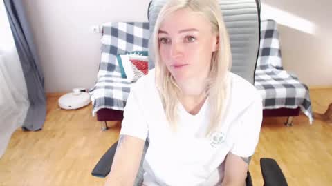 Snapshot of puma_ma chatting on March 4, 5:35 am Polly online show from March 4, 5:35 am