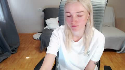 Snapshot of puma_ma chatting on May 7, 6:41 am Polly online show from May 7, 6:41 am