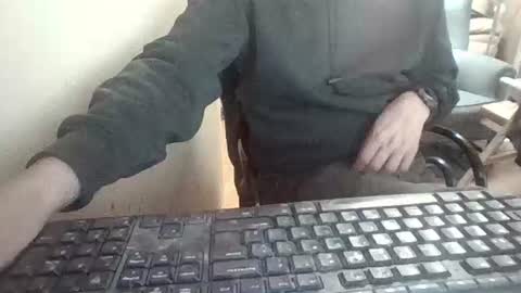 Snapshot of pup_y chatting on February 5, 5:28 pm pup_y online show from February 5, 5:28 pm