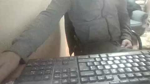 Snapshot of pup_y chatting on March 2, 6:37 pm pup_y online show from March 2, 6:37 pm