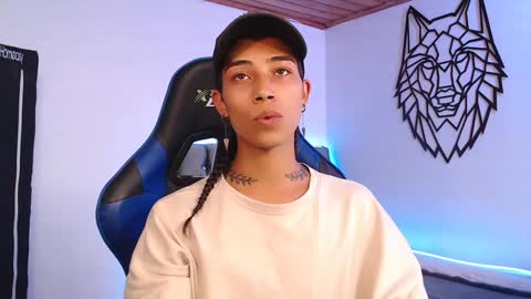 Snapshot of pupi_wolf chatting on December 4, 5:44 pm Cris online show from December 4, 5:44 pm