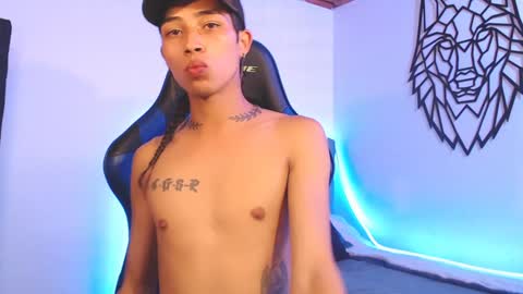 Snapshot of pupi_wolf chatting on December 4, 8:51 pm Cris online show from December 4, 8:51 pm