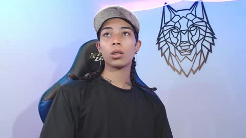 Snapshot of pupi_wolf chatting on December 28, 4:09 pm Cris online show from December 28, 4:09 pm