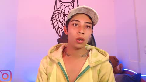 Snapshot of pupi_wolf chatting on January 24, 9:49 am Cris online show from January 24, 9:49 am