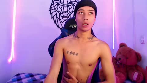 Snapshot of pupi_wolf chatting on February 24, 5:53 pm Cris online show from February 24, 5:53 pm