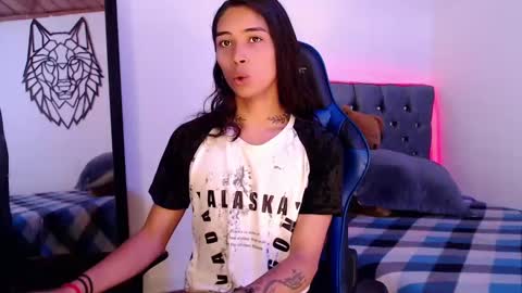 Snapshot of pupi_wolf chatting on March 5, 3:51 pm Cris online show from March 5, 3:51 pm