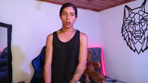 Snapshot of pupi_wolf chatting on March 7, 7:05 pm Cris online show from March 7, 7:05 pm