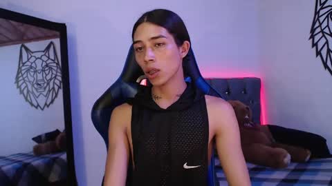 Snapshot of pupi_wolf chatting on March 10, 7:29 pm Cris online show from March 10, 7:29 pm