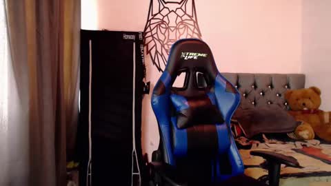 Snapshot of pupi_wolf chatting on September 9, 6:40 pm Cris online show from September 9, 6:40 pm