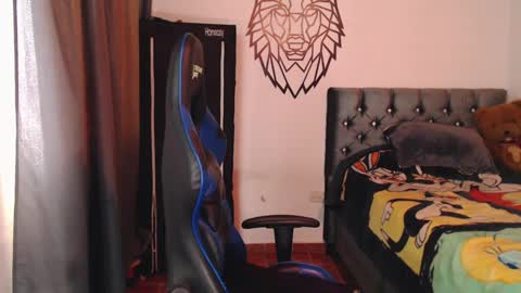 Snapshot of pupi_wolf chatting on October 3, 2:14 pm Cris online show from October 3, 2:14 pm