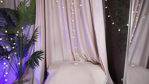 constant schedule Wednesday  Friday  Saturday  Sunday  The Rosemarie online show from October 22, 6:02 am