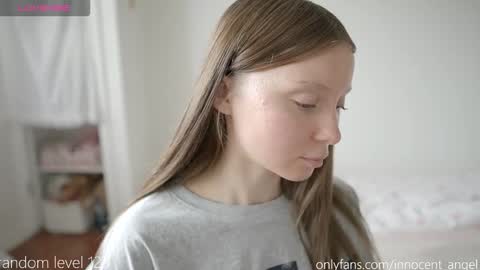 Snapshot of pureangeldolores chatting on October 31, 11:11 am i dont do shows for free. watching here silently and waiting for me to start showing you something for free is useless online show from October 31, 11:11 am