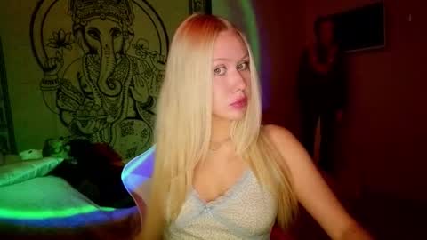 Snapshot of pureeangel chatting on February 16, 1:29 pm Megan online show from February 16, 1:29 pm