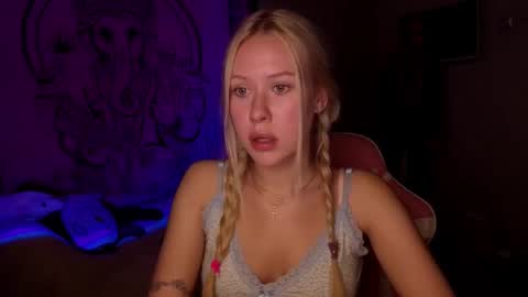 Snapshot of pureeangel chatting on March 3, 7:42 pm Megan online show from March 3, 7:42 pm