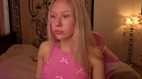 Snapshot of pureeangel chatting on June 24, 2:05 pm Megan online show from June 24, 2:05 pm