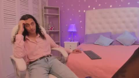 Snapshot of puretemptation_ chatting on February 9, 7:18 pm Experienced guys online show from February 9, 7:18 pm