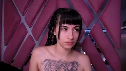 Snapshot of purplesnake_ chatting on April 14, 1:33 am Alynn online show from April 14, 1:33 am