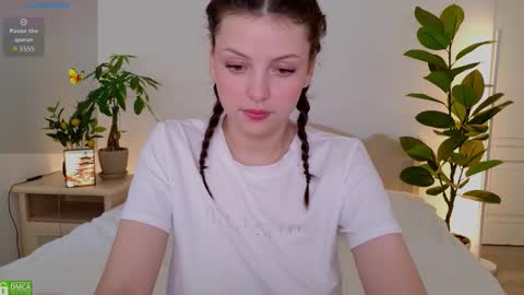 Snapshot of pusichka_ chatting on September 27, 7:35 am Diana    Onlyfans  online show from September 27, 7:35 am