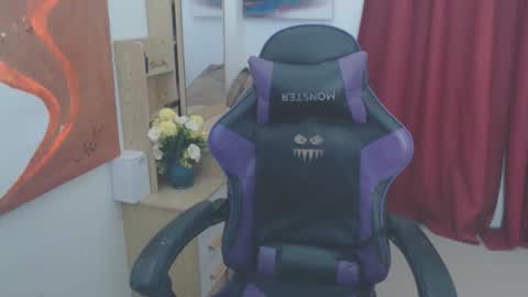 Snapshot of pussiswet_xx chatting on June 3, 9:23 am jessy online show from June 3, 9:23 am
