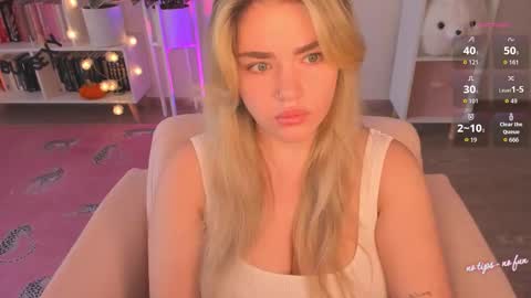Snapshot of pussy_kattt chatting on October 11, 6:12 am kat follow online show from October 11, 6:12 am