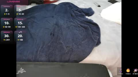 Snapshot of pussylover2182 chatting on December 2, 9:02 am pussylover2182 online show from December 2, 9:02 am