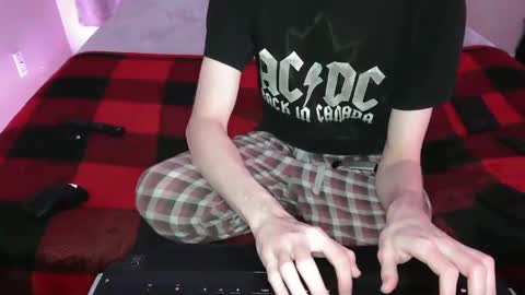 Snapshot of pussylover2182 chatting on December 4, 8:23 am pussylover2182 online show from December 4, 8:23 am