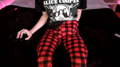 Snapshot of pussylover2182 chatting on December 11, 7:42 am pussylover2182 online show from December 11, 7:42 am