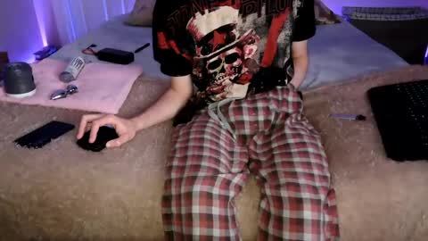 Snapshot of pussylover2182 chatting on December 13, 7:58 am pussylover2182 online show from December 13, 7:58 am