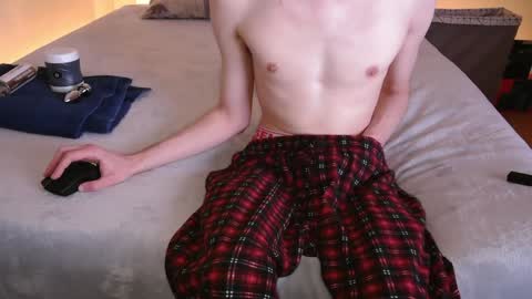 Snapshot of pussylover2182 chatting on December 21, 7:56 am pussylover2182 online show from December 21, 7:56 am