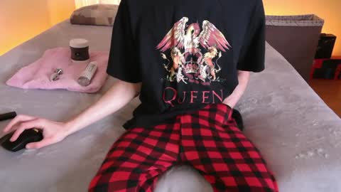 Snapshot of pussylover2182 chatting on December 29, 7:17 am pussylover2182 online show from December 29, 7:17 am