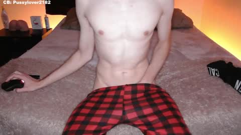 Snapshot of pussylover2182 chatting on September 27, 3:44 am pussylover2182 online show from September 27, 3:44 am