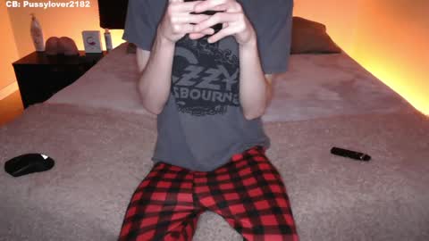 Snapshot of pussylover2182 chatting on October 4, 3:15 am pussylover2182 online show from October 4, 3:15 am