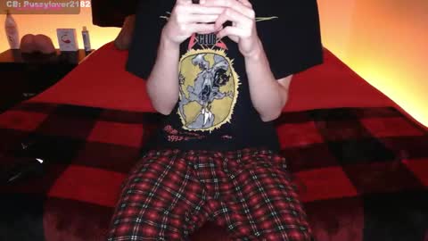 Snapshot of pussylover2182 chatting on November 5, 4:12 am pussylover2182 online show from November 5, 4:12 am