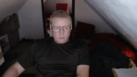 Snapshot of pussylovercb chatting on September 17, 11:23 am pussylovercb online show from September 17, 11:23 am