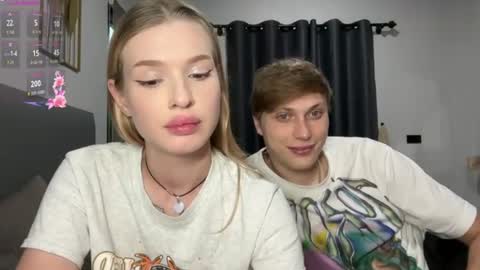 Snapshot of pussymoneywet chatting on June 9, 11:27 pm Lina online show from June 9, 11:27 pm
