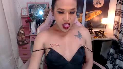 Snapshot of pythoncock4u chatting on January 17, 2:44 pm Queen Agatha online show from January 17, 2:44 pm