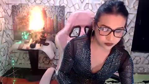 Snapshot of pythoncock4u chatting on February 2, 3:11 pm Queen Agatha online show from February 2, 3:11 pm