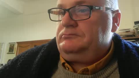 Snapshot of pytongru70 chatting on December 31, 7:20 am pytongru70 online show from December 31, 7:20 am