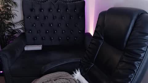 Snapshot of qt_luna18 chatting on December 6, 8:18 pm qt_luna18 online show from December 6, 8:18 pm