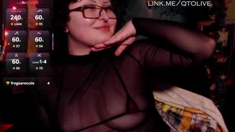 Snapshot of qtolive chatting on March 27, 5:57 am Olive TheyThem online show from March 27, 5:57 am