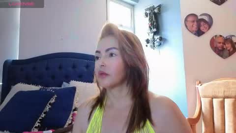 Snapshot of qu33nandh3rk1ng chatting on January 1, 2:52 pm Queen And King online show from January 1, 2:52 pm
