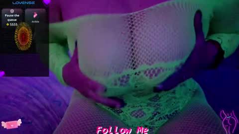 Queen And King online show from December 1, 6:24 pm