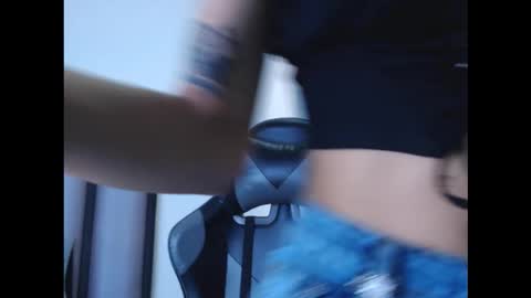 Quee Sophine online show from January 8, 8:00 pm