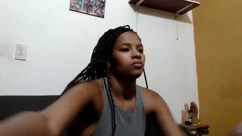 Snapshot of queeen_bee1 chatting on January 3, 7:49 am queeen_bee1 online show from January 3, 7:49 am
