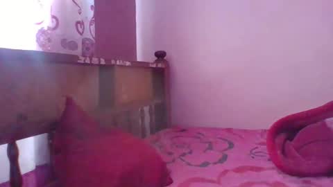 Snapshot of queen014 chatting on November 15, 7:49 am queen014 online show from November 15, 7:49 am