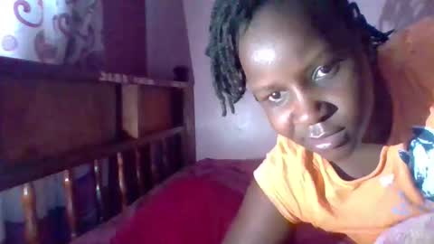 Snapshot of queen014 chatting on November 16, 3:56 am queen014 online show from November 16, 3:56 am