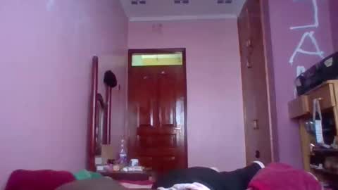 Snapshot of queen014 chatting on November 18, 9:14 am queen014 online show from November 18, 9:14 am