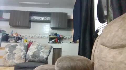 Snapshot of queen014 chatting on November 24, 10:04 am queen014 online show from November 24, 10:04 am