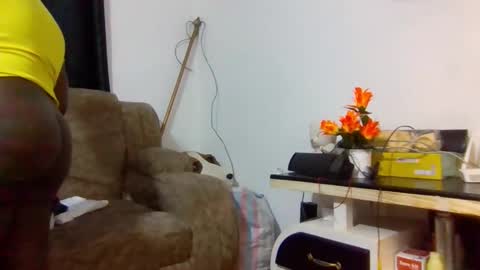 Snapshot of queen014 chatting on November 30, 6:01 pm queen014 online show from November 30, 6:01 pm